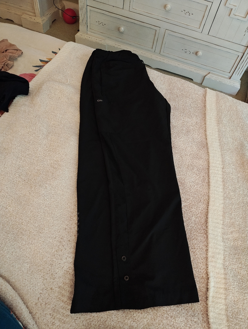 Barco One Women's Black Scrub Set, Top Large Bottom Medium Petite - Picture 9 of 10